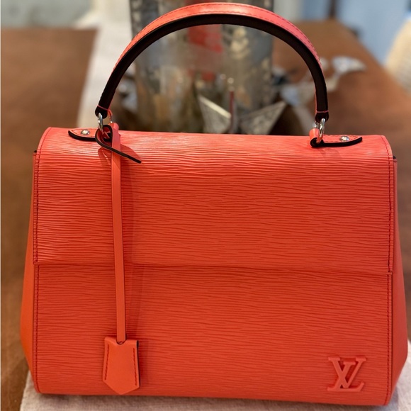 Louis Vuitton Clooney MM Handbag - Picture 3 of 16